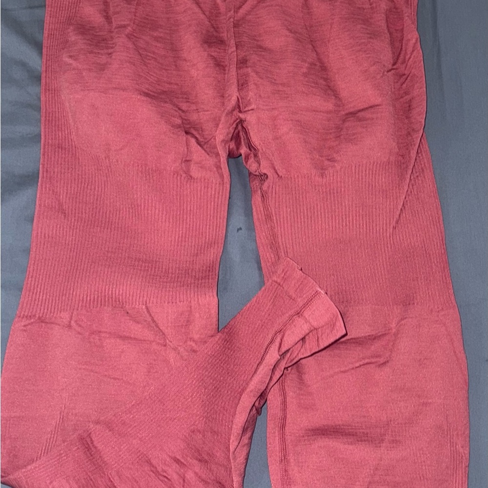 Lazuli scrunch butt leggings. Pink and size medium. Like new.
